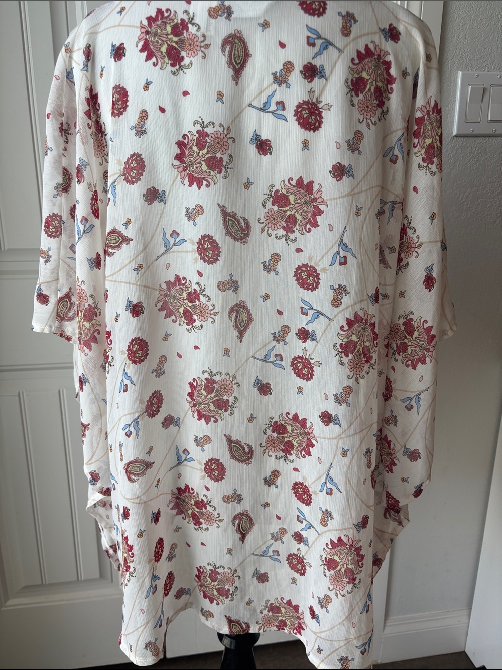 NEW YORK & Co Floral Tie-Front V-Neck Blouse - Cream with Red Floral - Picture 4 of 7